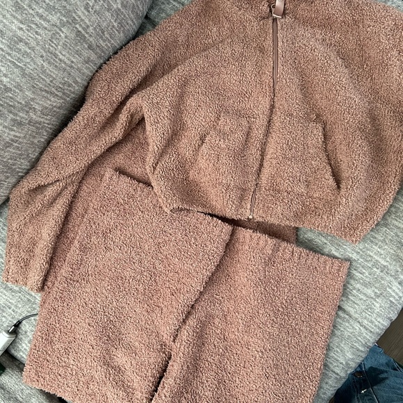 Skims cozy set top is L pants are S/M - Picture 4 of 6